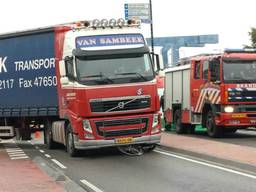 Fietser is overleden na aanrijding met een vrachtwagen (Foto: Henri van Dijk / SQ Vision)