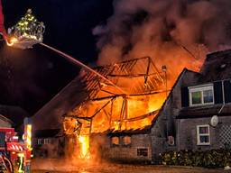 Grote brand in boerderij aan de Torenlaan in Esbeek 