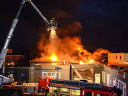 Politie over de grote brand bij Antonissen Interieurbouw in Breda