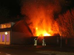 Brand in voormalig café Oosterhout (foto: Mathijs Bertens/Stuve Fotografie)