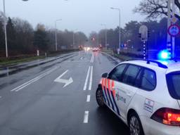 Politie bewaakt overgang (foto: Jeroen Stuve/Stuve Fotografie)