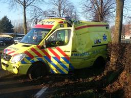 Ambulance betrokken bij een ongeluk in TIlburg