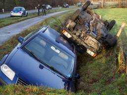 Ongeluk met vrachtwagen en drie auto’s aan Treurenburg in Den Bosch