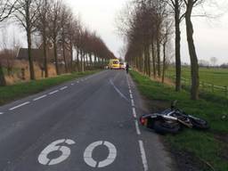 Motorrijder uit Dussen dodelijk ten val in Almkerk