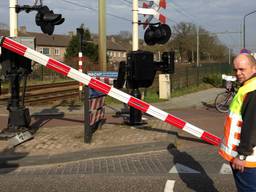 Schade aan de spoorwegovergang in Vught. (Foto: Bart Meesters/Meesters Multi Media)