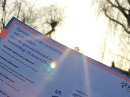Burgemeester Peter Noordanus brengt eerste stem uit in Tilburg