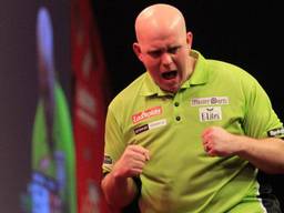 Van Gerwen wint met moeite van Anderson