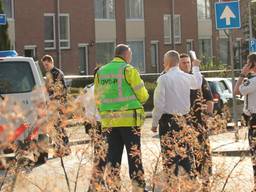 De politie doet onderzoek na de schietpartij. (foto: Alexander Vingerhoeds/Obscura Foto)