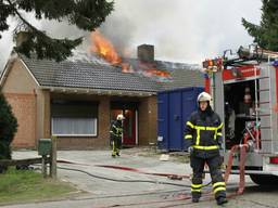 Uitslaande brand aan de Hogestraat in Bosschenhoofd (foto: Alexander Vingerhoeds/Obscura Foto)
