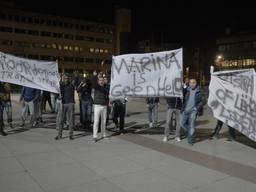 Korte demonstratie op het stadhuisplein in Eindhoven na schietpartij in Deurne