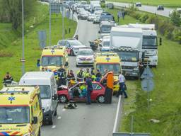 Twee mensen raakten gewond bij het ongeluk (Foto: Sem van Rijssel / SQ Vision)