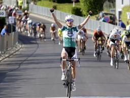 Marianne Vos als eerste over de finish (foto: Anton Vos)