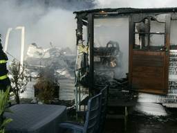 Stacaravan afgebrand in Rucphen. (foto: Alexander Vingerhoeds/Obscura Foto)