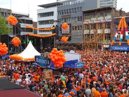 Koningsdag 2014: de Markt in Eindhoven staat bomvol