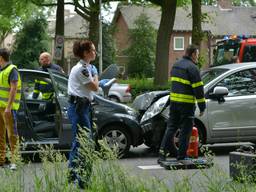Twee gewonden bij botsing tussen vier auto's op Ringbaan-Zuid in Tilburg 