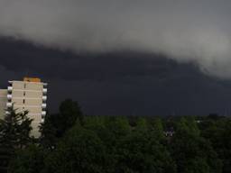 Donkere wolken boven Eindhoven (foto: Stephan Lodewijks)
