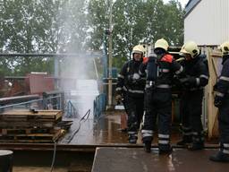 Brand in machinekamer van een schip in Werkendam. (foto: Mathijs Bertens/Stuve Fotografie)