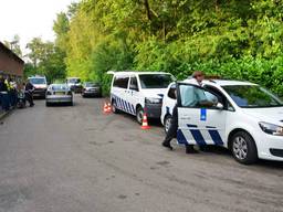 Controle bij Fort Oranje. (foto: Perry Roovers/SQ Vision Media produkties)