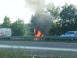 Hoe de ambulance vlam kon vatten, is onduidelijk (Foto: VID)