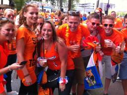 Kijken naar Oranje na het concert van Guus Meeuwis (Foto: Rogier van Son)