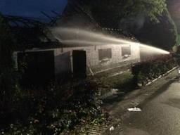 De uitslaande woningbrand in Nistelrode (Foto: Roelof Staal)