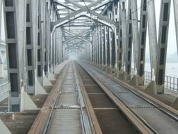 Trein staat stil bij Moerdijkbrug 