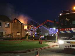 Het gezin kon op tijd het huis verlaten (foto: Remco de Ruijter). 