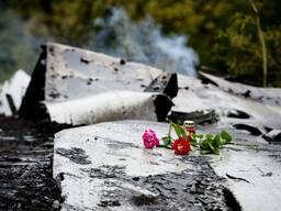 Onderzoekers moesten de rampplek noodgedwongen verlaten (foto: ANP). 