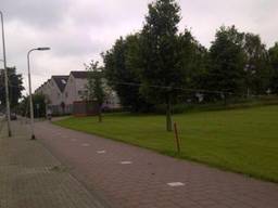 Gespannen visdraad in Tilburg (bron: Politie Tilburg/Twitter)