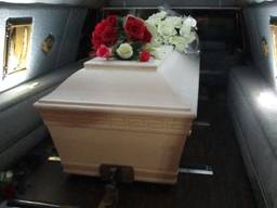 De kist in de begrafenisauto van Rob Maasakkers