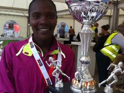 Betsy Saina wint tien kilometer Tilburg Ten Miles met toptijd (foto: Maarten Nuyts)