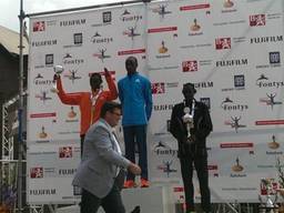 Volledig Keniaans podium met Bernard Koech als winnaar (foto: Tilburg Ten Miles)