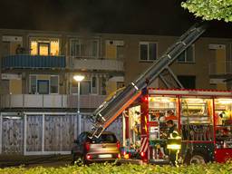 Brand in appartement in Oosterhout (foto: Marcel van Dorst/SQ Vision)