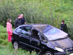 Auto uit de bocht bij Prinsenbeek. (foto: Rob de Haas - Mainstay Media Breda)