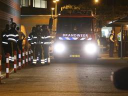 In het pakketje dat gisteravond voor ophef zorgde bij het politiebureau in Den Bosch, zat inderdaad een explosief