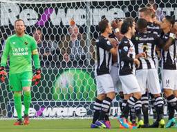 Jelle ten Rouwelaar baalt na weer een doelpunt tegen (foto: VI Images)