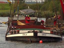 Berging Isala vlot verlopen: gezonken vrachtschip drijft weer