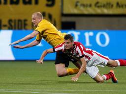 Menno Koch houdt Demouge van de bal (foto: VI Images)