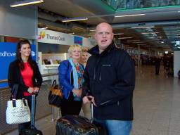 Michael van Gerwen komt aan op Eindhoven Airport