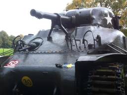 De Woensdrechtse tank, achtergelaten op het slagveld in 1944, nu monument