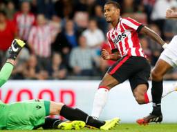 Narsingh verschalkt doelman (foto: VI Images) 