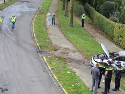 Politie onderzoekt de plek van de bomaanslag (foto: AS Media)