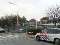Jongen in nek gestoken op basisschool Breda. (foto: Dirk Verhoeven)