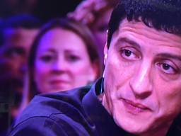 Yassine Abedellaoui erg geëmotioneerd (Foto: RTL Late Night)