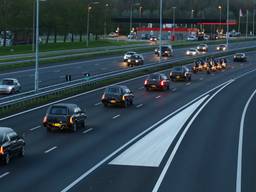 De rouwstoet onderweg naar Hilversum (Foto: Sander van Gils/SQ Vision)