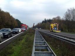 Door een ongeluk met een vrachtwagen staat flinke file op de A67