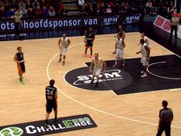 Basketballers SPM Shoeters uit Den Bosch zetten topprestatie neer door winst in Europa op Duitse Ulm