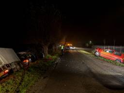 Botsing tussen twee auto's (Foto: Saskia Kusters / SK-Media)