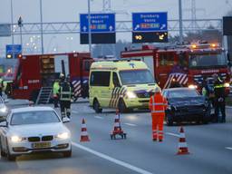 Ongeval op A2 bij knooppunt De Hogt. (Foto: Hans van Hamersveld/SQ Vision)