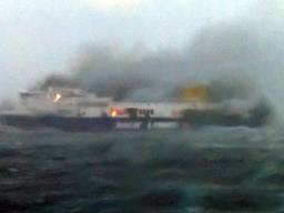 De brandende veerboot (foto: ANP)